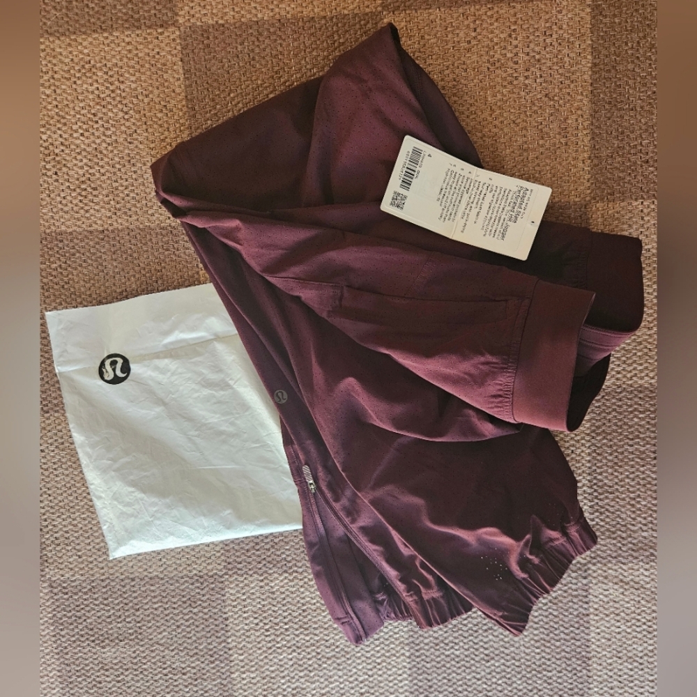 Lululemon adapted State HR Joggers NWT ,SIZE 4